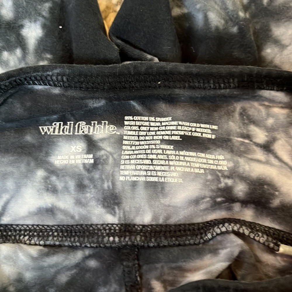 Black and grey size XS wild-fable leggings. - Picture 3 of 3